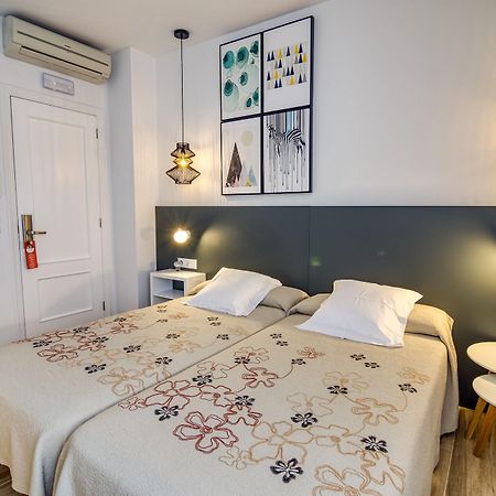 Hostal La Isla Mahón Exteriör bild