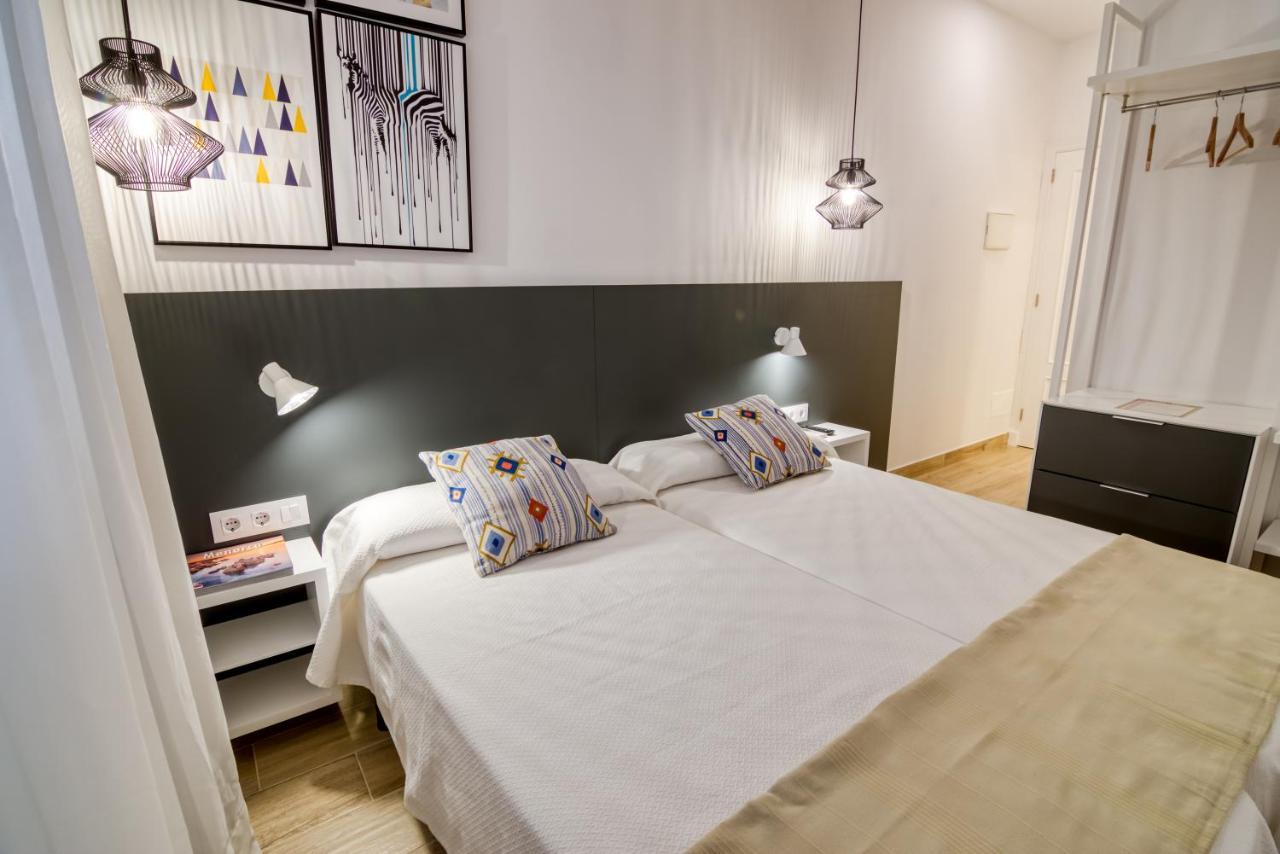 Hostal La Isla Mahón Exteriör bild