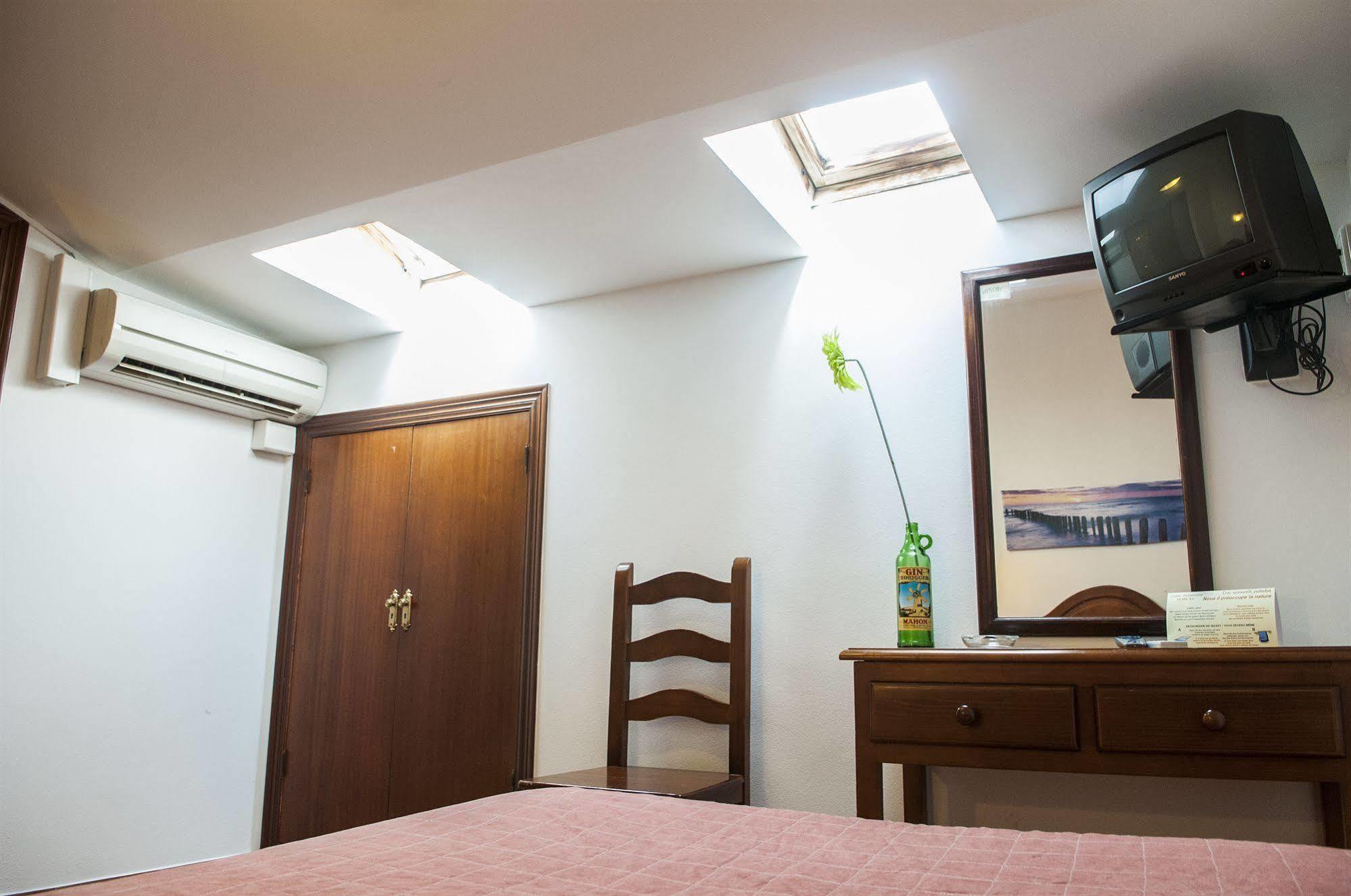 Hostal La Isla Mahón Exteriör bild